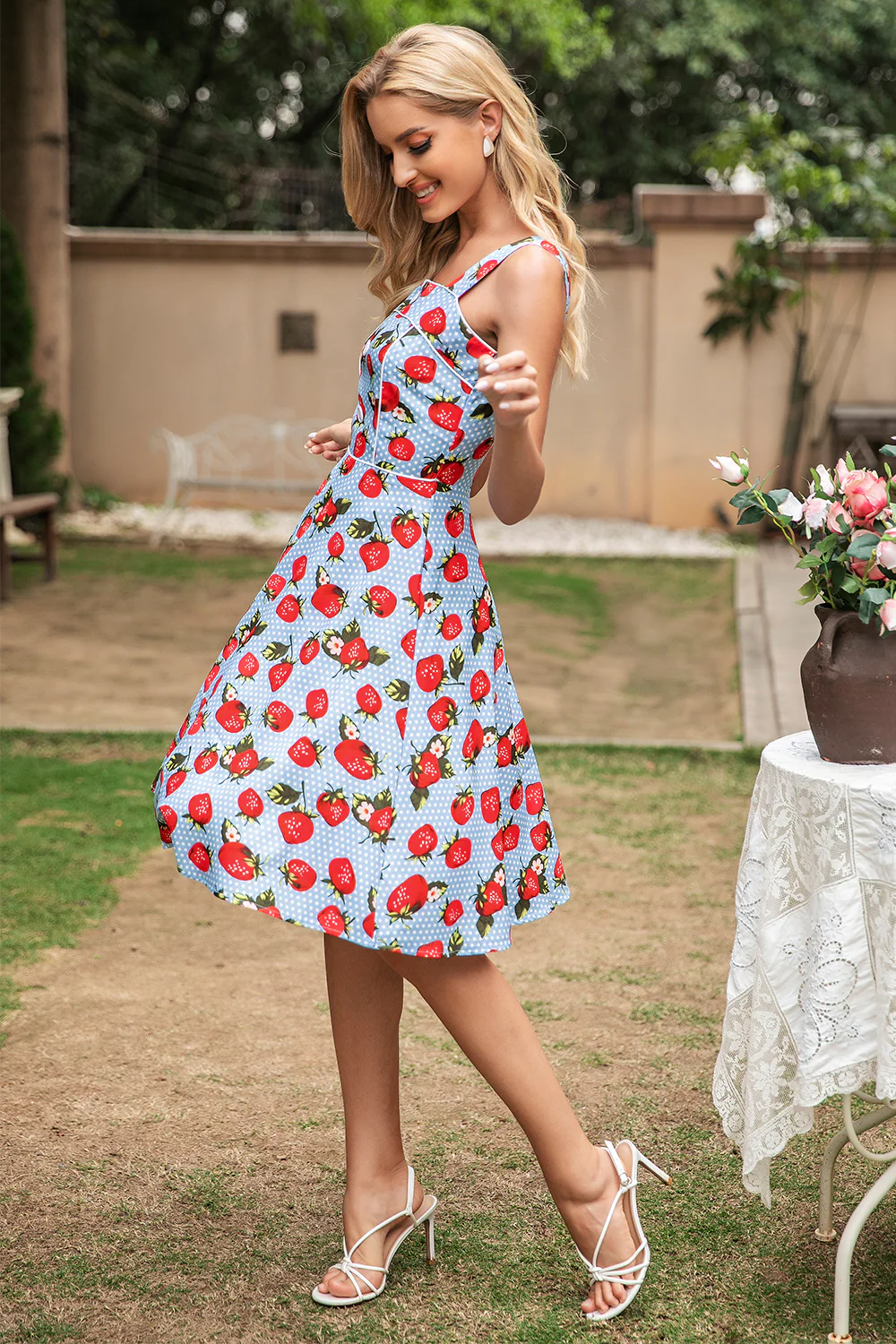 Blue Strawberry Floral Vintage Swing 1950s Dress - Image 5