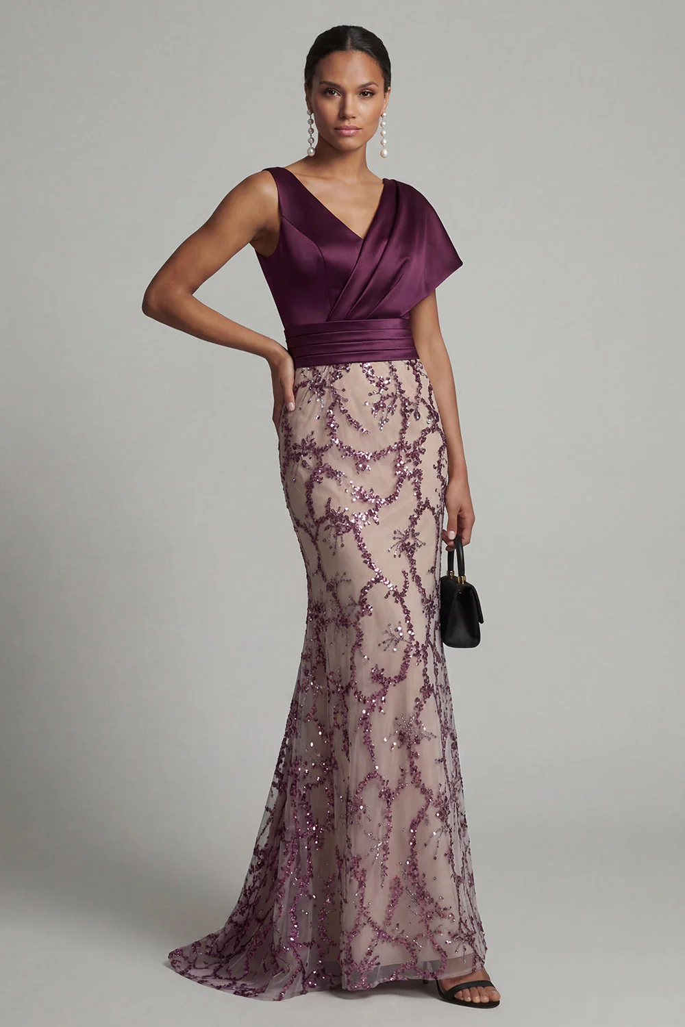 Dark Purple V-Neck Mermaid Sequine Long Mother of the Bride Dress