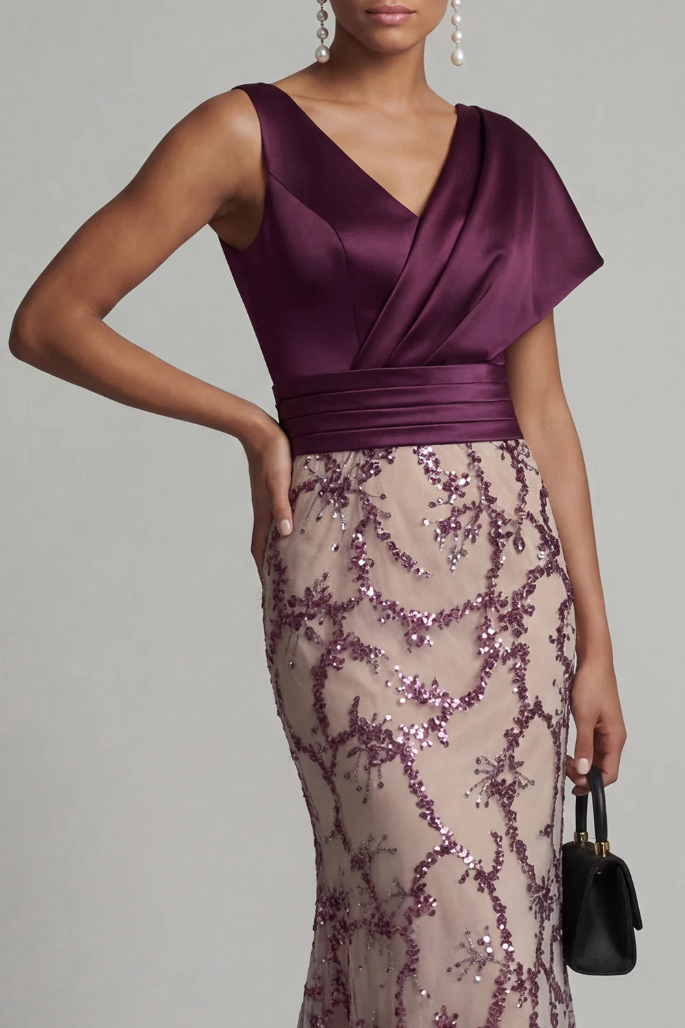 Dark Purple V-Neck Mermaid Sequine Long Mother of the Bride Dress - Image 4