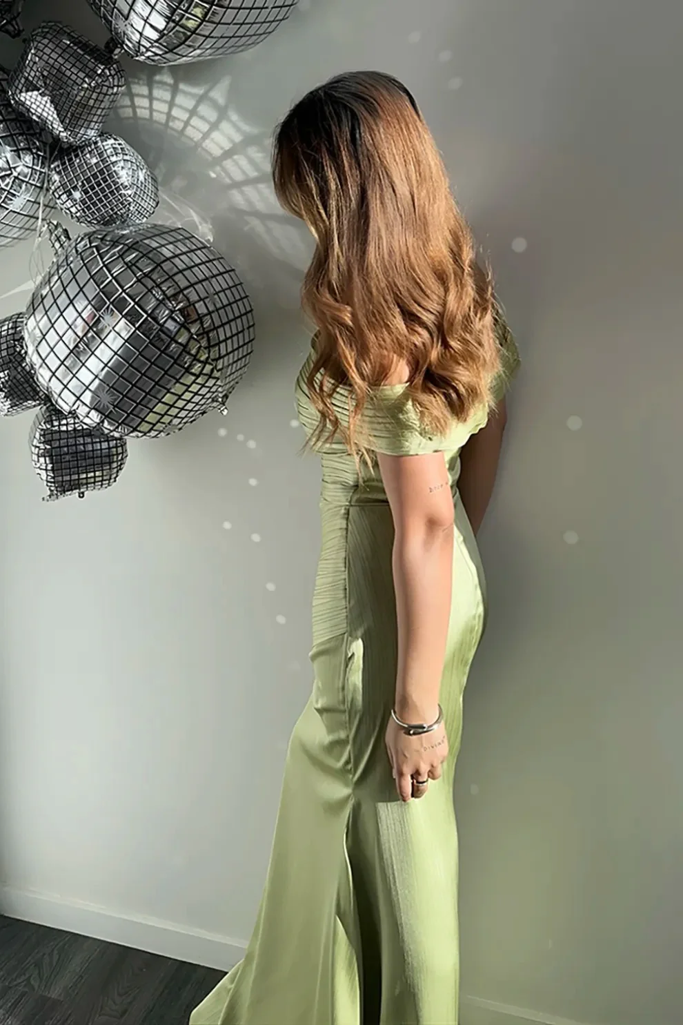 Metallic Satin Green Off The Shoulder Sheath Red Carpet Dress - Image 3