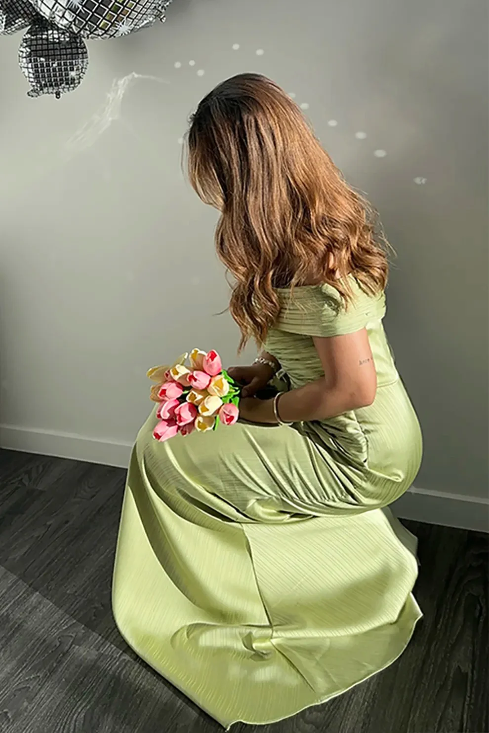 Metallic Satin Green Off The Shoulder Sheath Red Carpet Dress - Image 4
