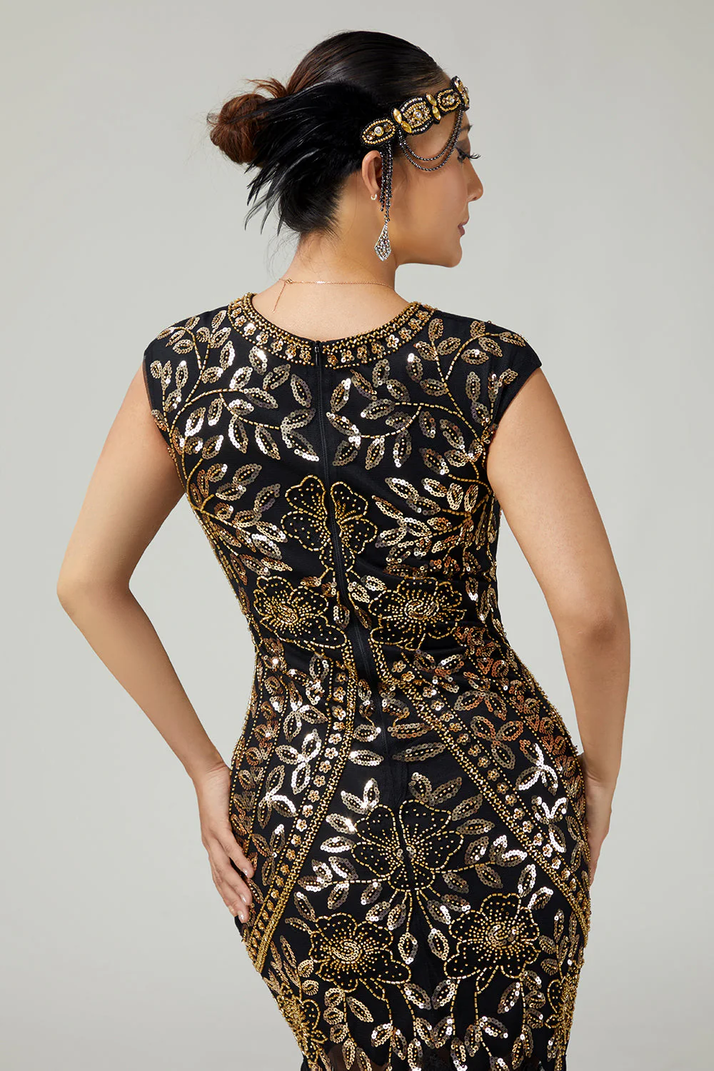 Sparkly Black Golden Bodycon Fringed 1920s Dress With 5-Piece Accessories Set - Image 5