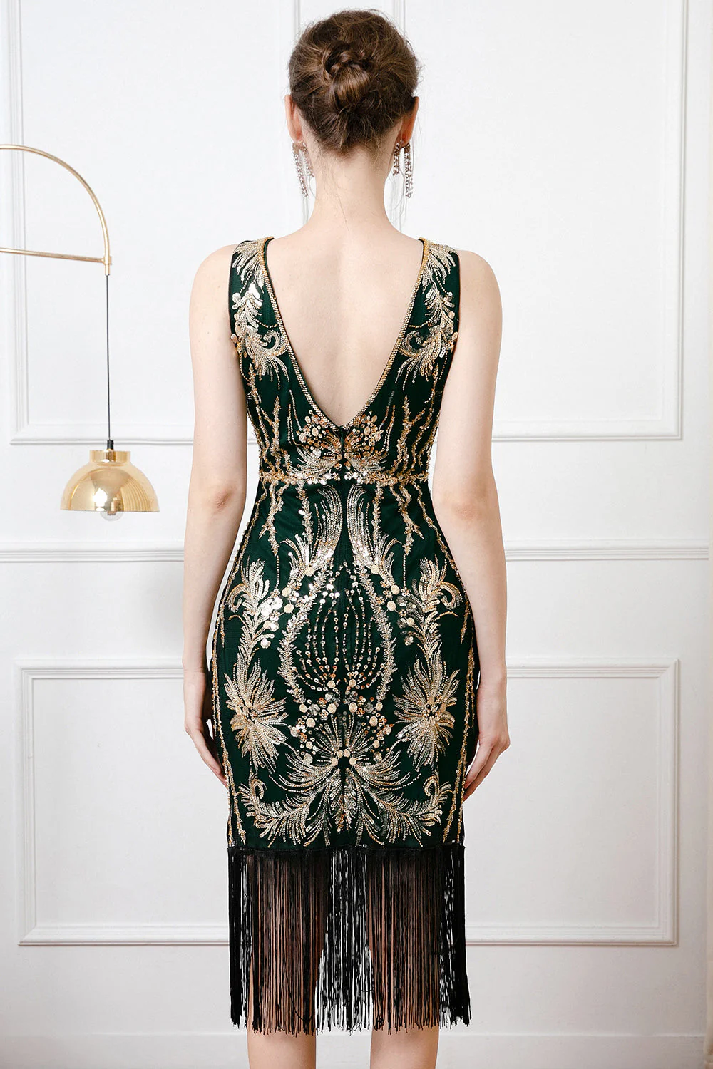 Sparkly Black Golden Sheath Boat Neck Fringed 1920s Dress - Image 2