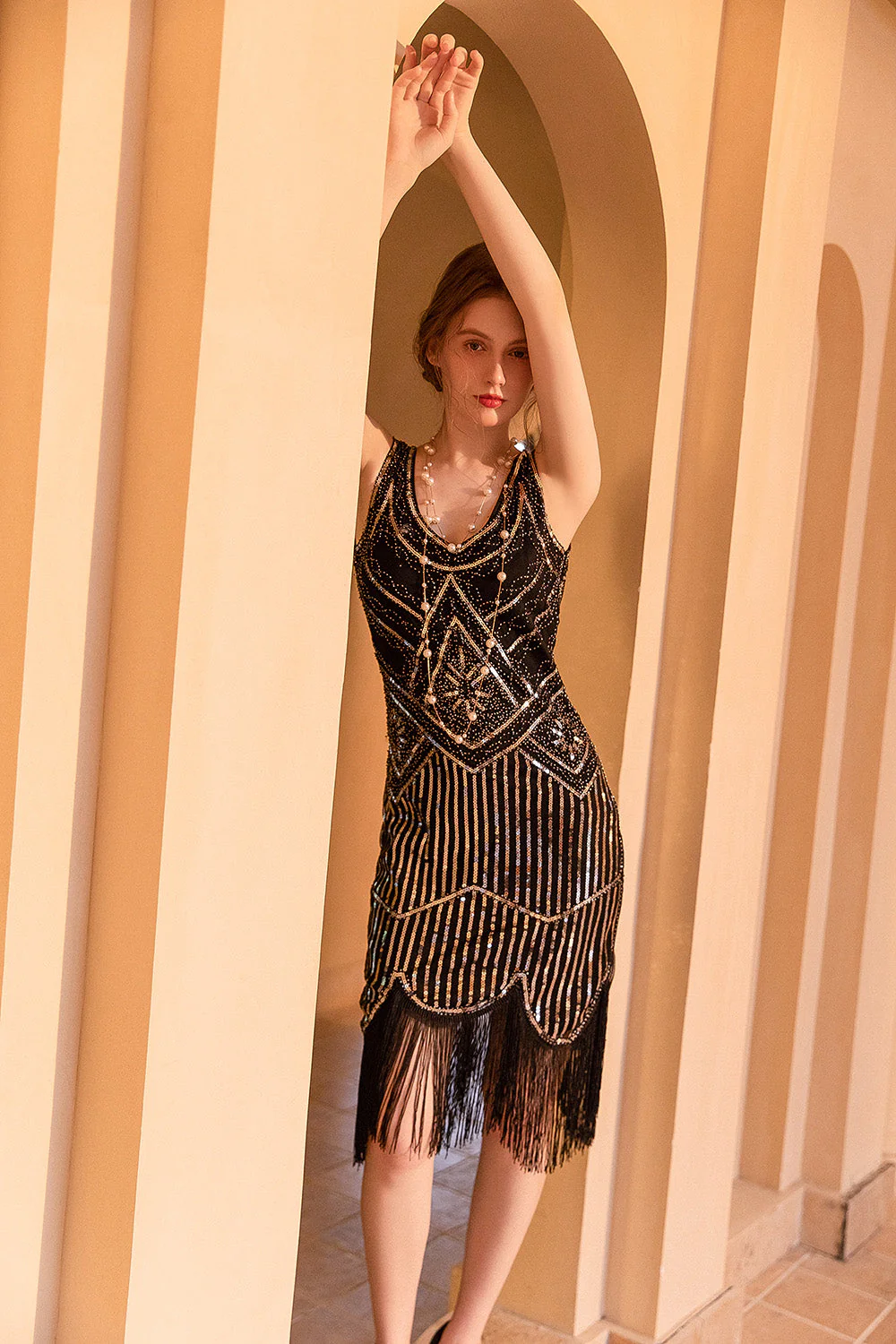Sparkly Black Golden Sheath Sequins 1920s Flapper Dress with Fringe - Image 4