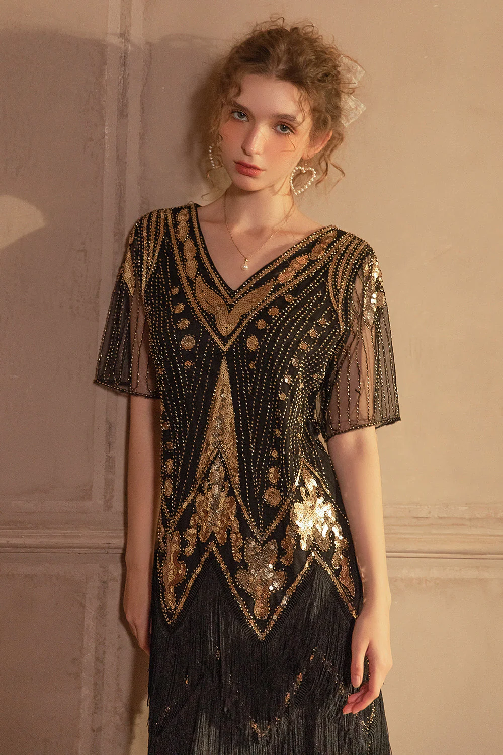 Sparkly Black Golden Short Sleeves V-neck Sequins 1920s Gatsby Dress with Fringes - Image 5