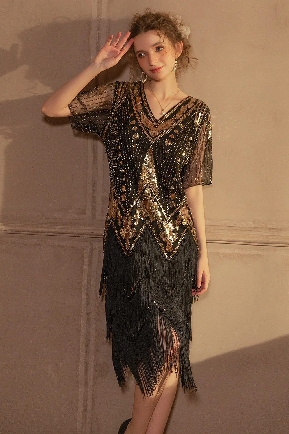 Sparkly Black Golden Short Sleeves V-neck Sequins 1920s Gatsby Dress with Fringes - Image 6