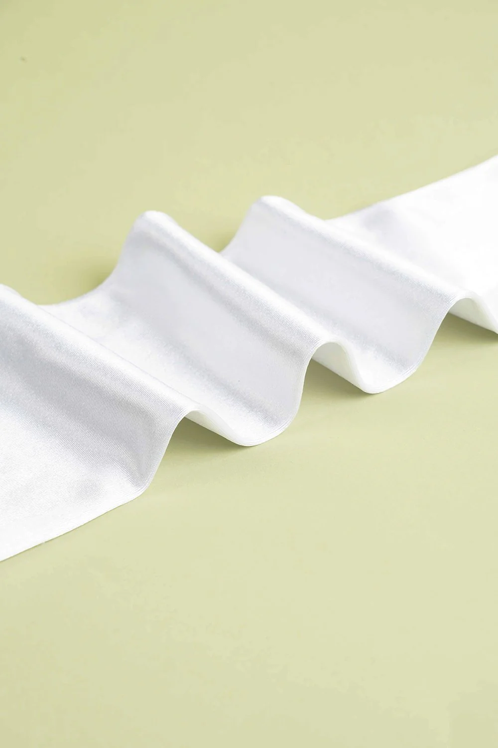 White 1920s Party Gloves - Image 8