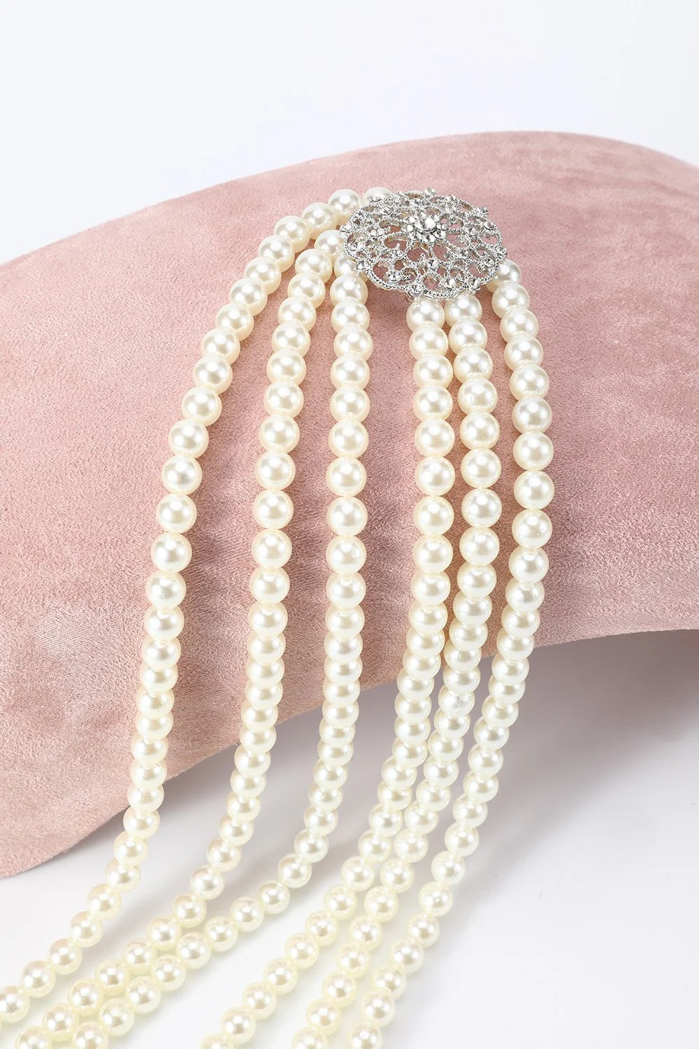 White Pearl 1920s Accessories Set - Image 5