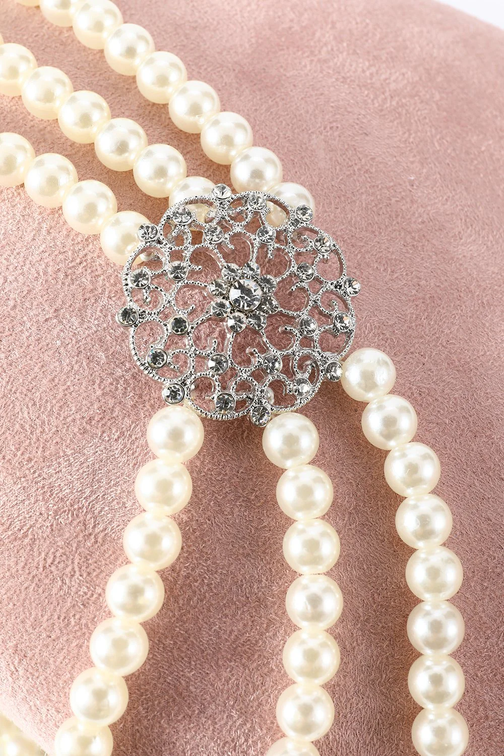 White Pearl 1920s Accessories Set - Image 6